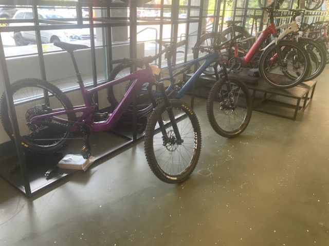 Cascade Bikes Electric bicycle store in
  Lake Oswego,Oregon