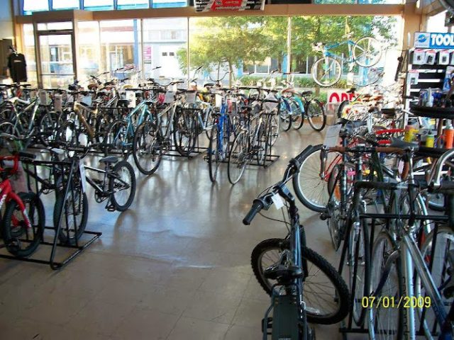 Bikes & Beyond Bicycle store in
  Astoria,Oregon