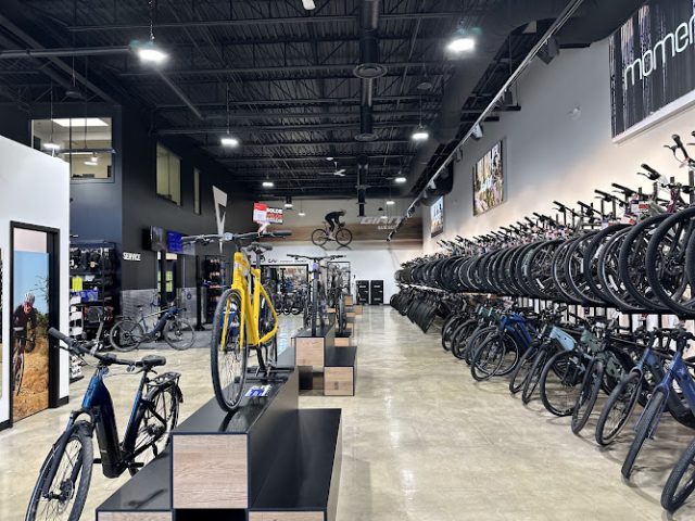 Giant Québec Bicycle store in Saint-Augustin-de-Desmaures Quebec