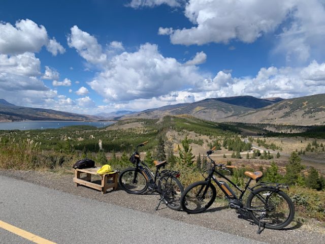 Blue Valley Ski & Snowboard Rentals
  Ski rental service in Silverthorne,Colorado