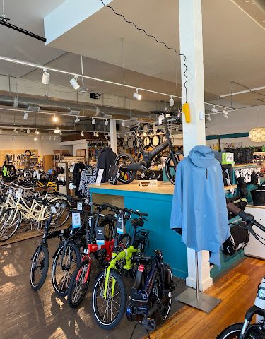 Clever Cycles Bicycle & Ebike Store
  Bicycle store in Portland,Oregon